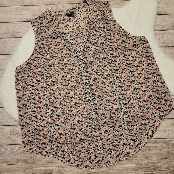 NWOT Torrid sleeveless button-down heart blouse - Picture 1 of 6